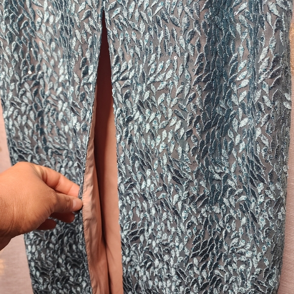 AIDAN MATTOX Long Plunge Neck Off Shoulder Evening Gown - Picture 8 of 16